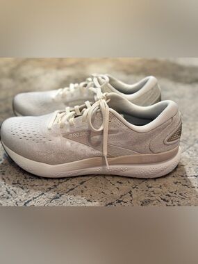 Men's Brooks Ghost 16 - size 10
